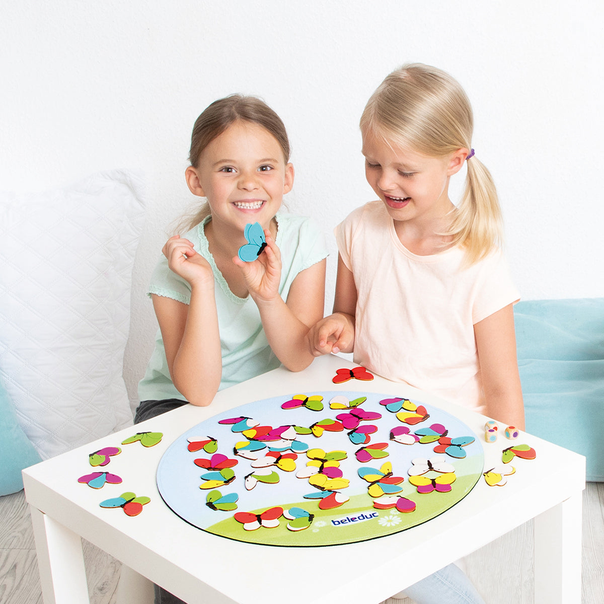 Betty Fly - Motýli na koberci