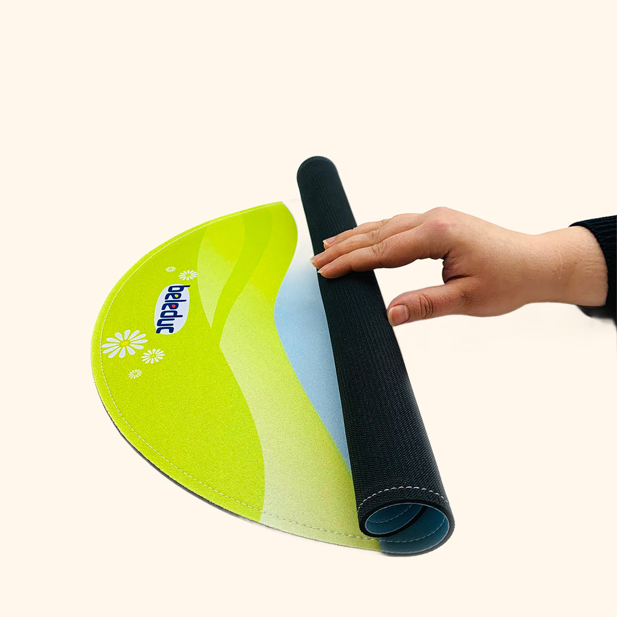 Betty Fly - Motýli na koberci